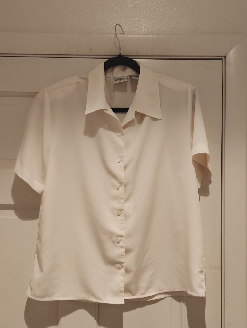 Vintage Laura Gayle Classic Timeless Short-Sleeve Women's Shirt in Cream